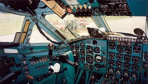 1999-09 Antonov22 met onderdelen Chinooks---.jpg